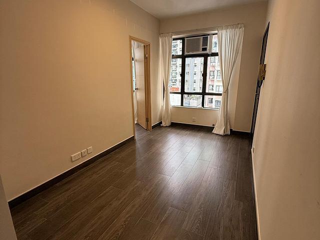 Near Escalator, Modern Reno; High Floor