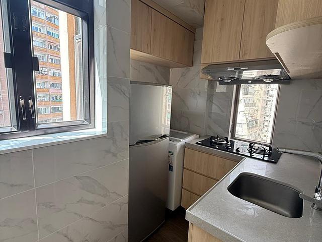 Near Escalator, Modern Reno; High Floor