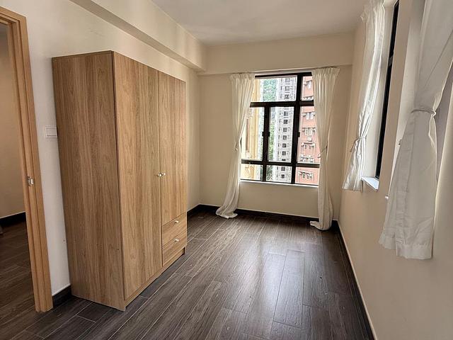 Near Escalator, Modern Reno; High Floor