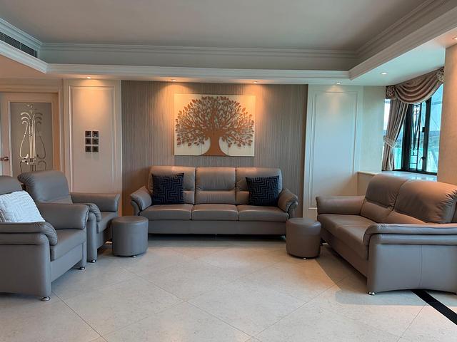 Grey Leather Sofa Set (7 seater)