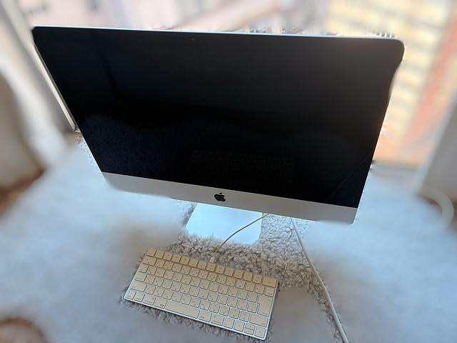  iMac 21.5,  Retina 4K 1TB with keyboard 
