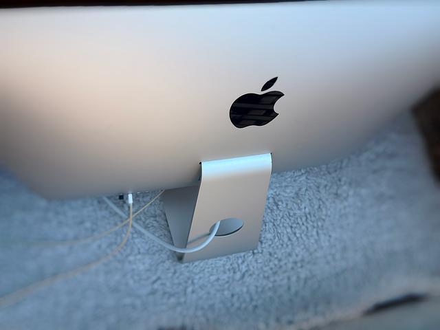  iMac 21.5,  Retina 4K 1TB with keyboard 