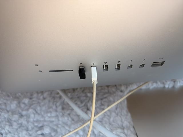  iMac 21.5,  Retina 4K 1TB with keyboard 