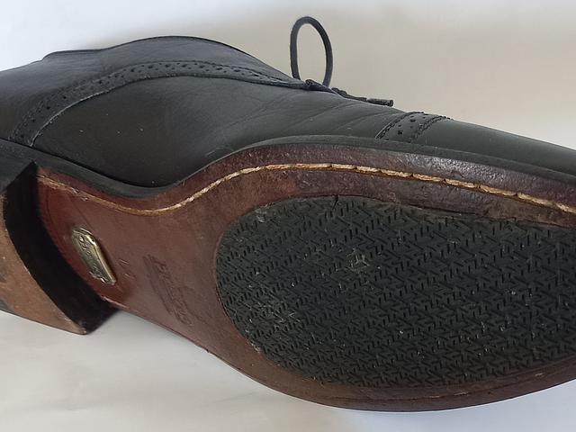 Hobson's 3-Eyelet Custom Grade Cap-Toe Oxfords