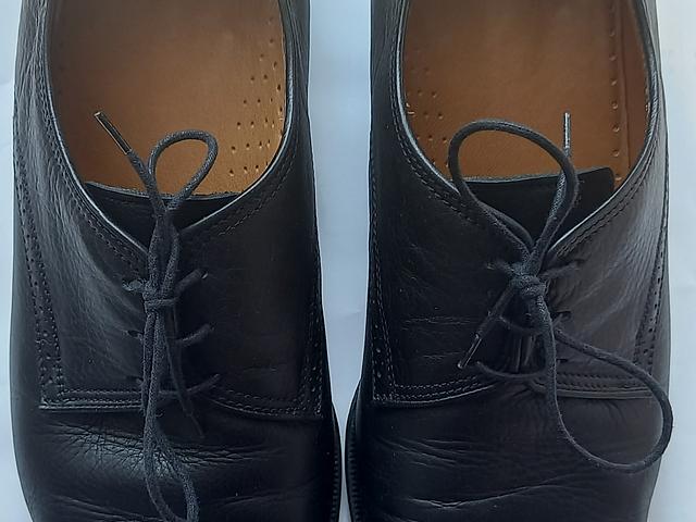 Hobson's 3-Eyelet Custom Grade Cap-Toe Oxfords