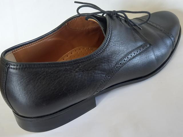 Hobson's 3-Eyelet Custom Grade Cap-Toe Oxfords