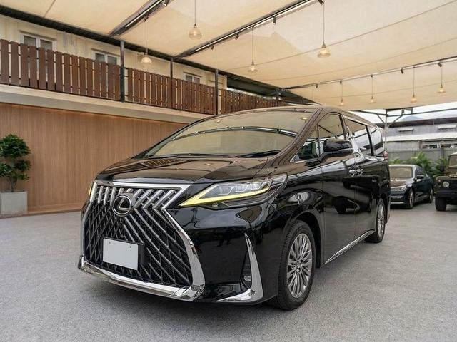 2020 Lexus LM350 