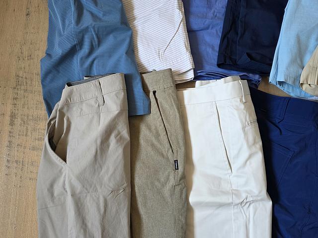 Mens assorted shorts sized 33/34
