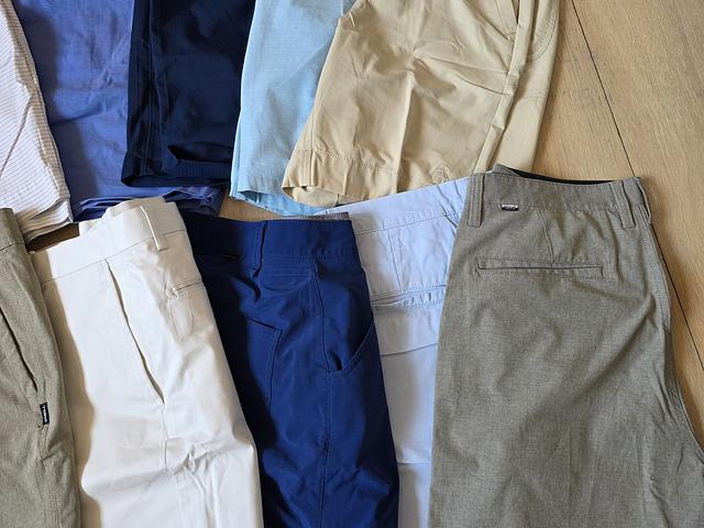 Mens assorted shorts sized 33/34