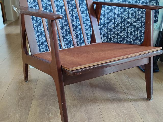 Mid-Century Lounge Chair Solid Wood Spindle Back