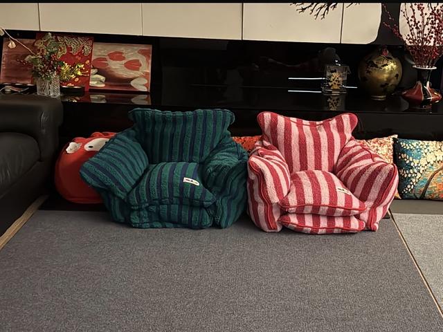 Kids chairs 