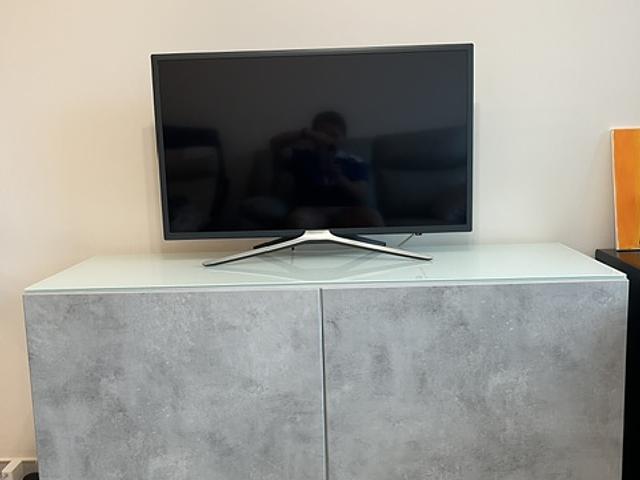 IKEA BESTÅ TV Bench – White Frame, Grey Doors
