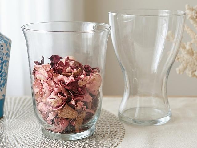 Set of 2 Clear flower vases IKEA 