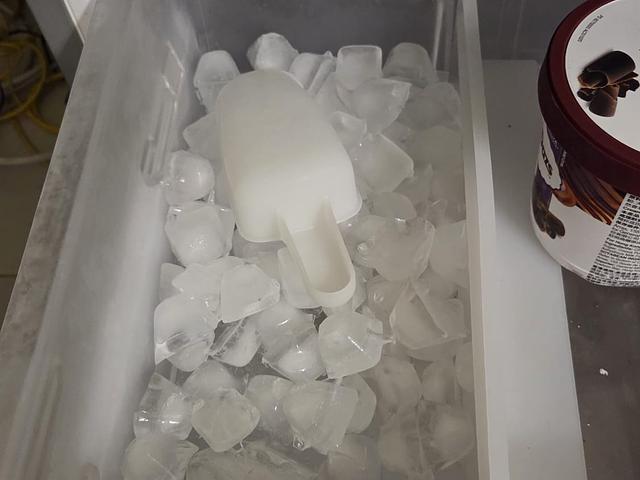 Refrigerator with ice maker