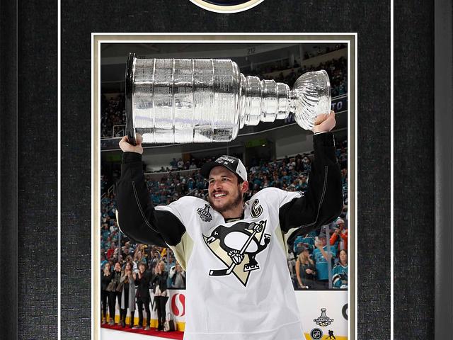 Sidney Crosby Signed Puck Framed