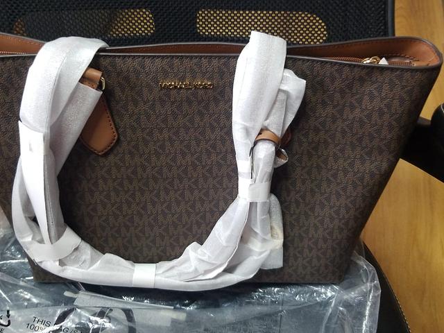 MK handbag (Michael Kors)