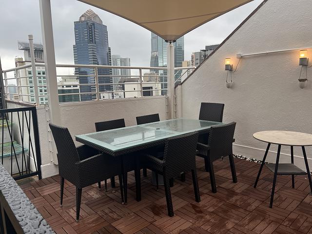 Spacious 1 Bedroom Apartment With Rooftop.