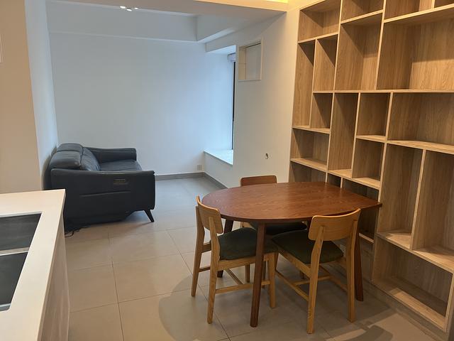 Spacious 1 Bedroom Apartment With Rooftop.