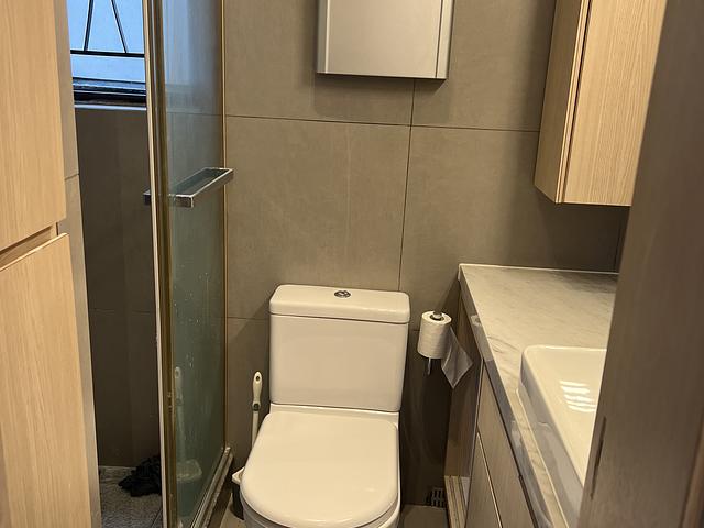 Spacious 1 Bedroom Apartment With Rooftop.