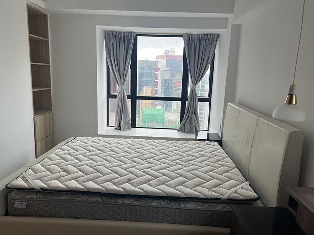 Spacious 1 Bedroom Apartment With Rooftop.