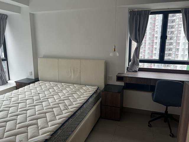Spacious 1 Bedroom Apartment With Rooftop.
