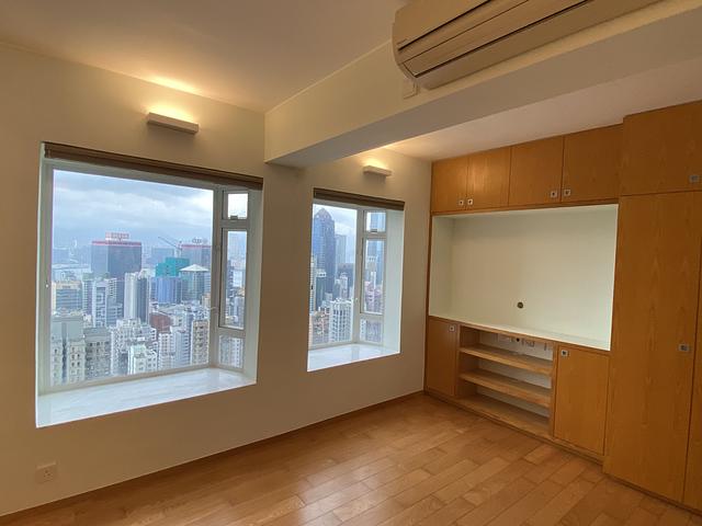 Top Floor Flat with Private Roof and Car Park