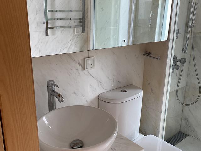 Top Floor Flat with Private Roof and Car Park