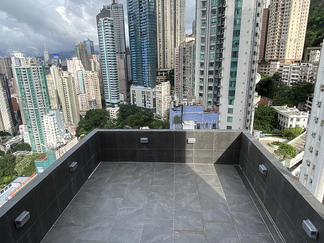 Top Floor Flat with Private Roof and Car Park