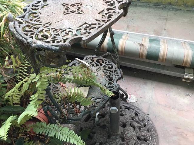 English‑style wrought iron plant stand
