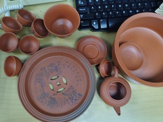 Chinese tea cups and pot