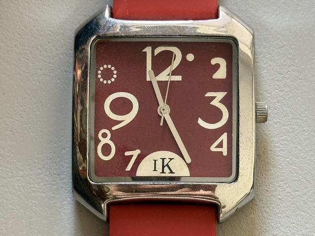 【IK】Red Quartz Watch 