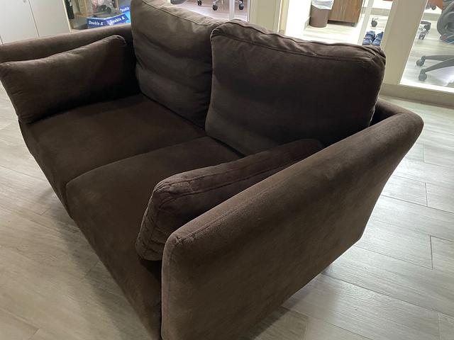 2 seaters sofa