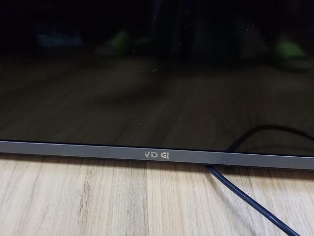 32" Vidgi wallmount TV