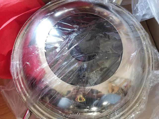 Stainless steel wok with lid