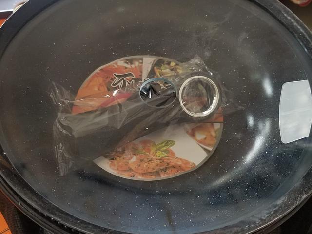 Stainless steel wok with lid