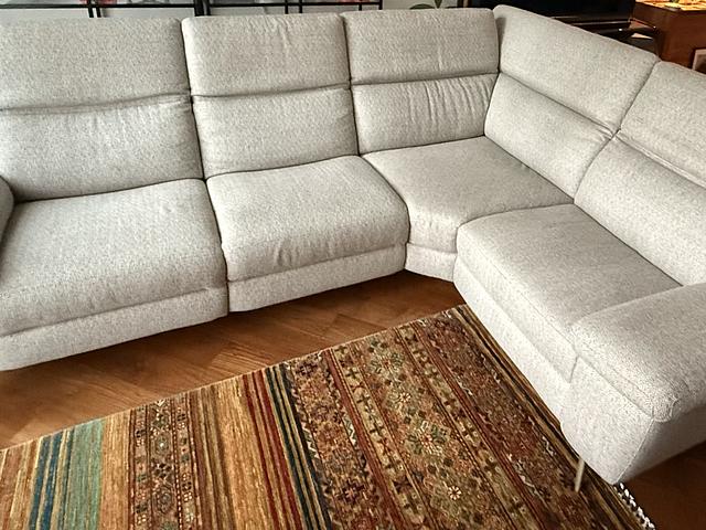 Natuzzi L-shaped sofa with 2 electric recliners