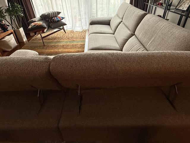 Natuzzi L-shaped sofa with 2 electric recliners