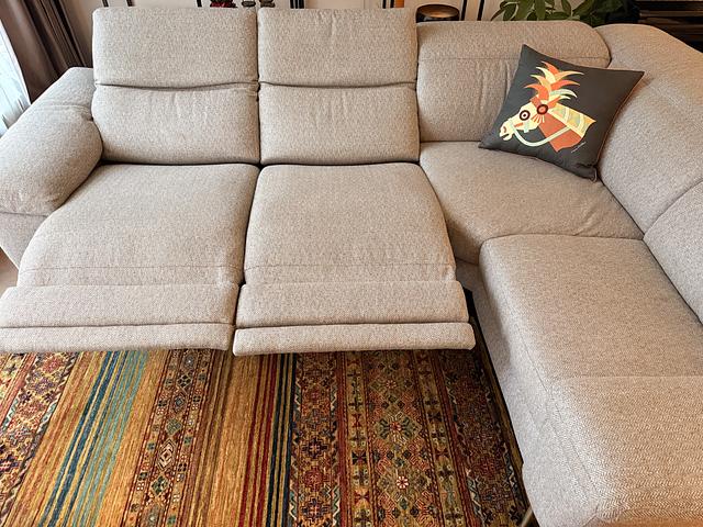 Natuzzi L-shaped sofa with 2 electric recliners