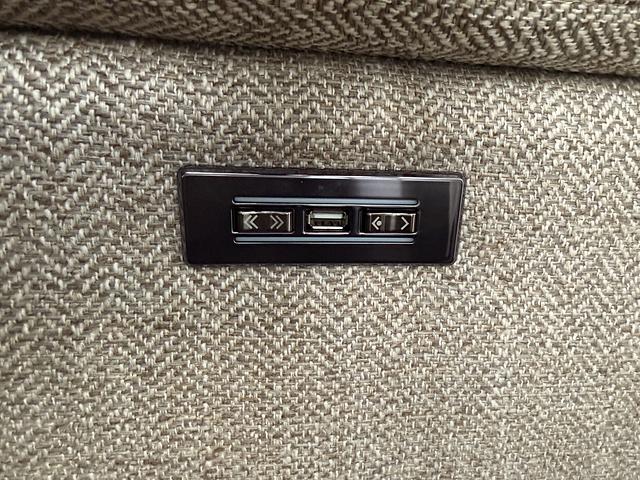Natuzzi L-shaped sofa with 2 electric recliners