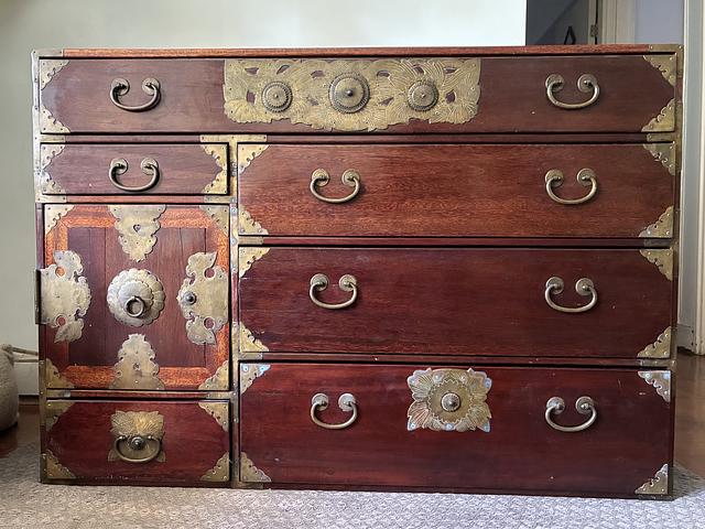 Antique chest of drawers