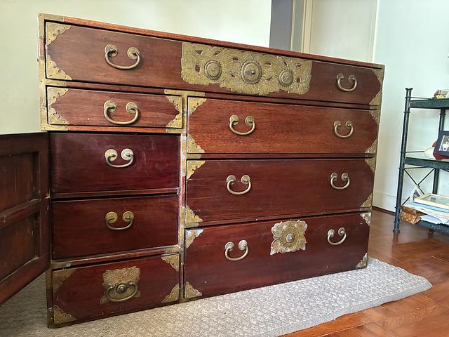 Antique chest of drawers