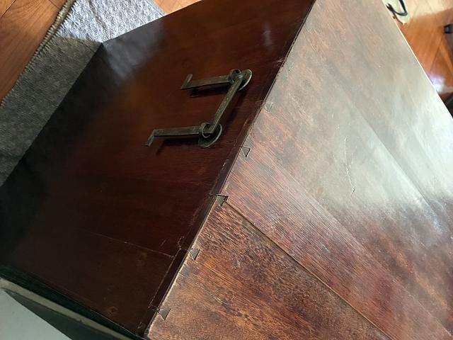 Antique chest of drawers