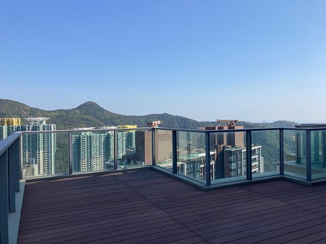 High-Floor 2BR Rooftop Sky-Home @ LOHAS Park