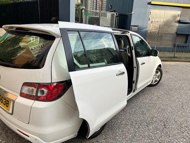 Mazda 8 - 2015 model - great condition
