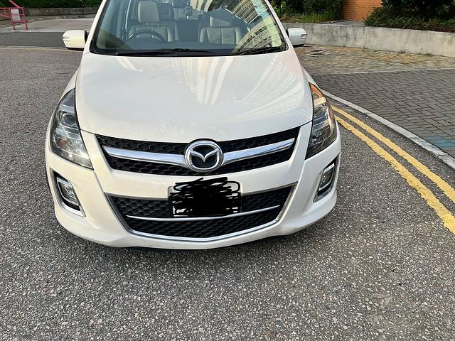 Mazda 8 - 2015 model - great condition