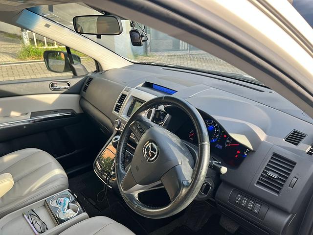 Mazda 8 - 2015 model - great condition