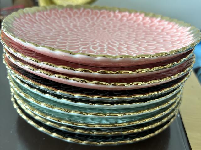 Porcelain plates  