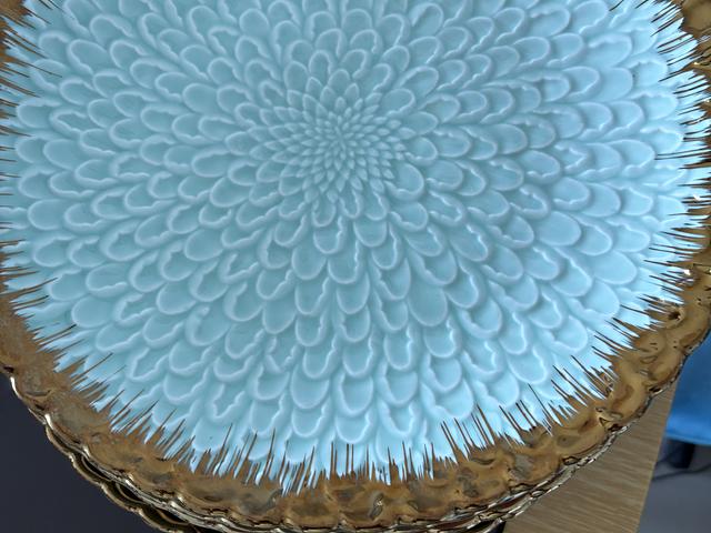Porcelain plates  