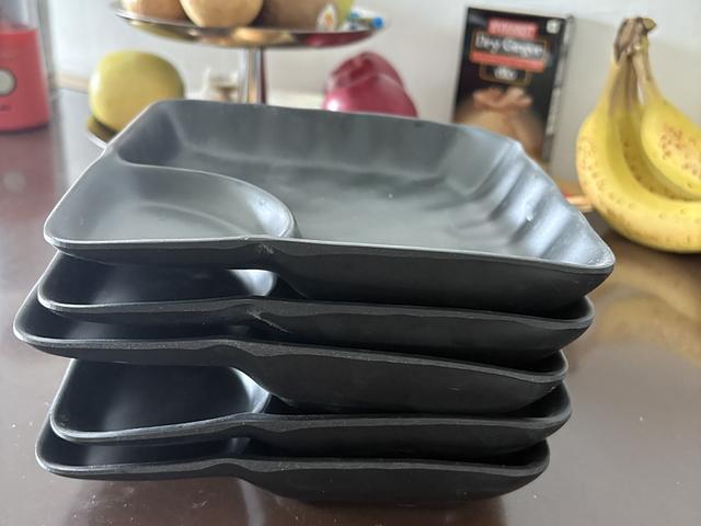 black melamine plates 