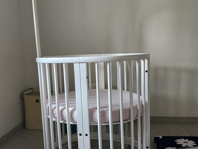 baby crib